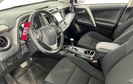 Toyota RAV4, 2018 год, 2 460 000 рублей, 10 фотография