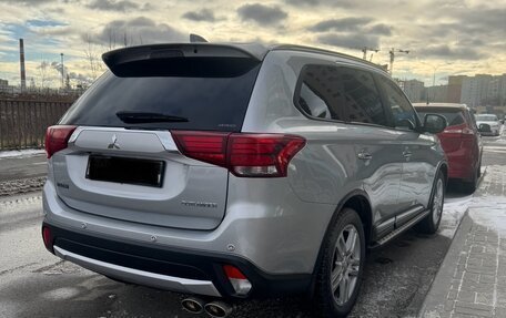 Mitsubishi Outlander III рестайлинг 3, 2018 год, 2 500 000 рублей, 5 фотография