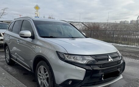 Mitsubishi Outlander III рестайлинг 3, 2018 год, 2 500 000 рублей, 4 фотография