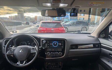 Mitsubishi Outlander III рестайлинг 3, 2018 год, 2 500 000 рублей, 22 фотография