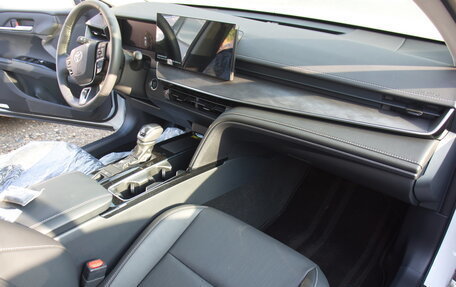 Toyota Camry, 2024 год, 2 700 000 рублей, 4 фотография