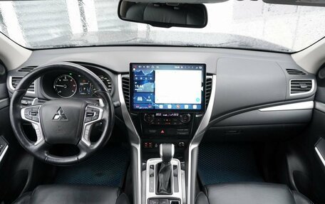 Mitsubishi Pajero Sport III рестайлинг, 2019 год, 2 950 000 рублей, 4 фотография