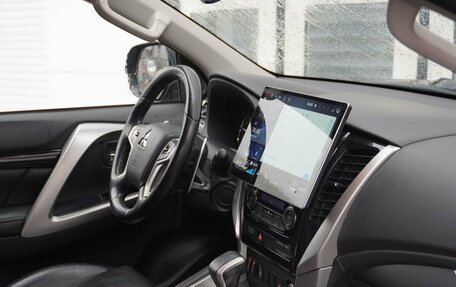 Mitsubishi Pajero Sport III рестайлинг, 2019 год, 2 950 000 рублей, 7 фотография