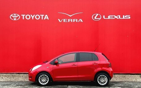 Toyota Yaris III рестайлинг, 2007 год, 570 000 рублей, 2 фотография