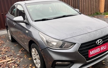 Hyundai Solaris II рестайлинг, 2018 год, 750 000 рублей, 2 фотография