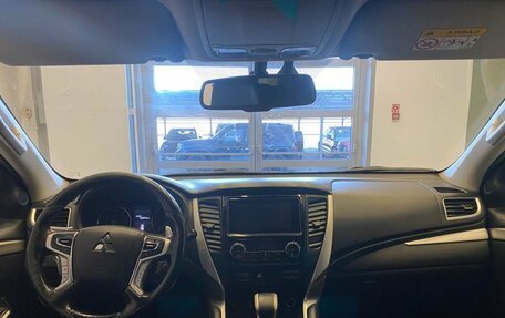 Mitsubishi Pajero Sport III рестайлинг, 2019 год, 2 800 000 рублей, 10 фотография