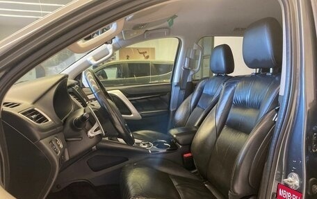 Mitsubishi Pajero Sport III рестайлинг, 2019 год, 2 800 000 рублей, 8 фотография