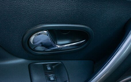 Renault Logan II, 2019 год, 1 349 000 рублей, 22 фотография