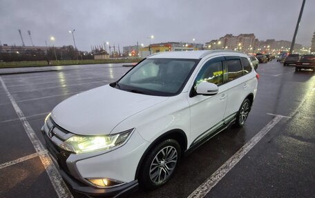 Mitsubishi Outlander III рестайлинг 3, 2017 год, 2 100 000 рублей, 2 фотография