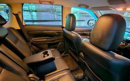 Mitsubishi Outlander III рестайлинг 3, 2017 год, 2 100 000 рублей, 10 фотография