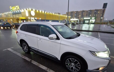 Mitsubishi Outlander III рестайлинг 3, 2017 год, 2 100 000 рублей, 8 фотография