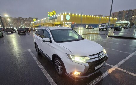 Mitsubishi Outlander III рестайлинг 3, 2017 год, 2 100 000 рублей, 9 фотография