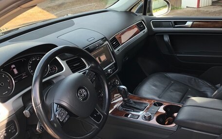 Volkswagen Touareg III, 2010 год, 1 700 000 рублей, 5 фотография