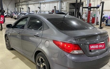 Hyundai Solaris II рестайлинг, 2011 год, 580 000 рублей, 4 фотография