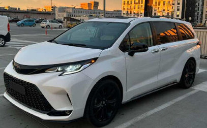 Toyota Sienna, 2022 год, 2 800 000 рублей, 1 фотография