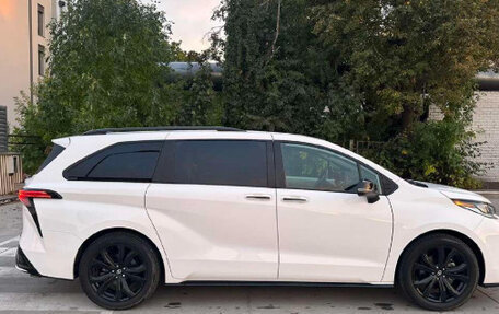 Toyota Sienna, 2022 год, 2 800 000 рублей, 7 фотография