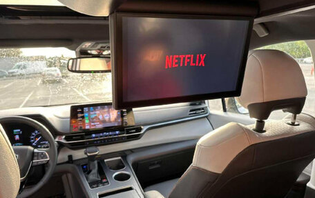 Toyota Sienna, 2022 год, 2 800 000 рублей, 10 фотография