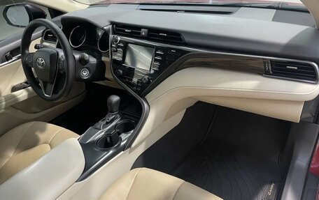 Toyota Camry, 2019 год, 2 100 000 рублей, 6 фотография