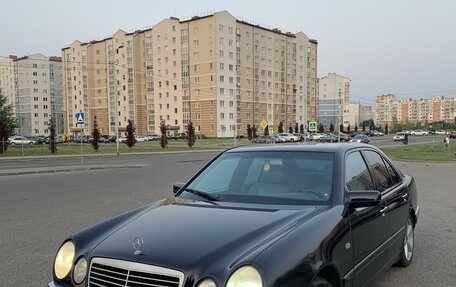 Mercedes-Benz E-Класс, 1997 год, 500 000 рублей, 1 фотография