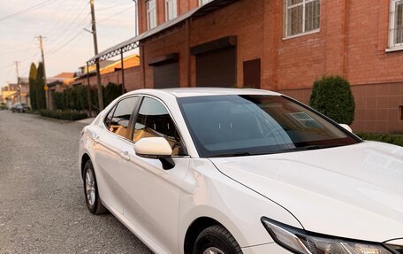 Toyota Camry, 2019 год, 2 600 000 рублей, 2 фотография