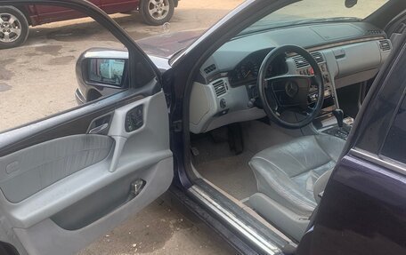 Mercedes-Benz E-Класс, 1997 год, 500 000 рублей, 6 фотография