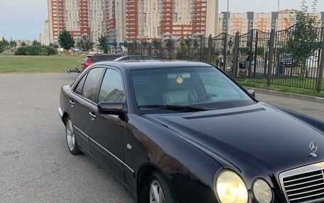 Mercedes-Benz E-Класс, 1997 год, 500 000 рублей, 2 фотография