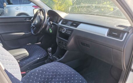 Skoda Rapid I, 2015 год, 750 000 рублей, 12 фотография