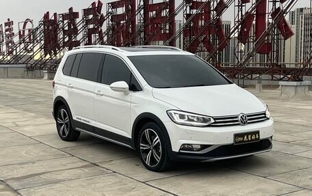Volkswagen Touran III, 2021 год, 1 370 077 рублей, 3 фотография