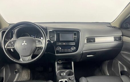 Mitsubishi Outlander III рестайлинг 3, 2012 год, 1 367 000 рублей, 15 фотография