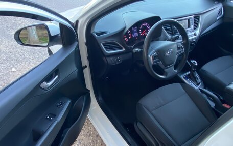 Hyundai Solaris II рестайлинг, 2017 год, 899 999 рублей, 9 фотография