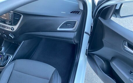 Hyundai Solaris II рестайлинг, 2017 год, 899 999 рублей, 11 фотография