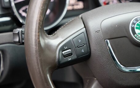 Skoda Superb III рестайлинг, 2012 год, 1 400 000 рублей, 24 фотография