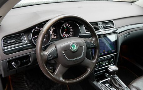 Skoda Superb III рестайлинг, 2012 год, 1 400 000 рублей, 23 фотография