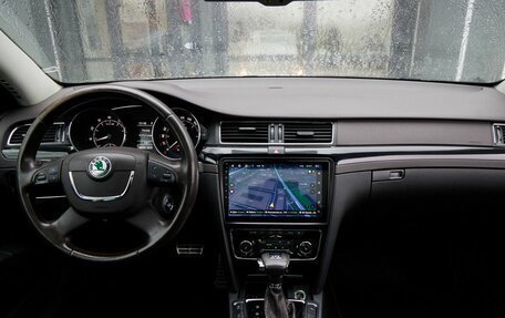 Skoda Superb III рестайлинг, 2012 год, 1 400 000 рублей, 31 фотография