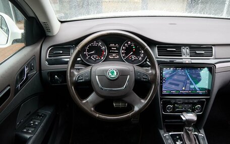 Skoda Superb III рестайлинг, 2012 год, 1 400 000 рублей, 33 фотография
