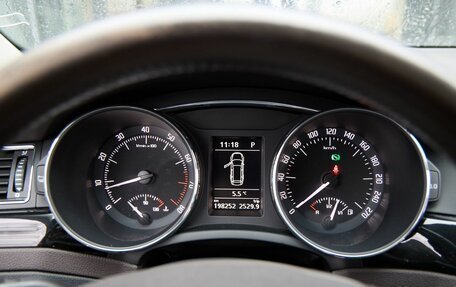 Skoda Superb III рестайлинг, 2012 год, 1 400 000 рублей, 36 фотография