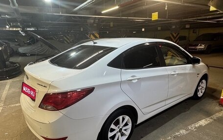 Hyundai Solaris II рестайлинг, 2015 год, 999 999 рублей, 1 фотография