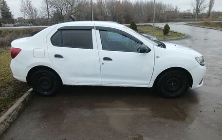 Renault Logan II, 2017 год, 550 000 рублей, 4 фотография