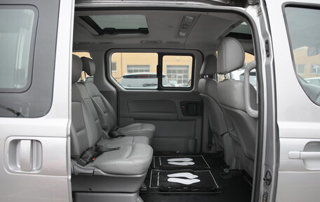 Hyundai Grand Starex Grand Starex I рестайлинг 2, 2015 год, 1 929 000 рублей, 12 фотография