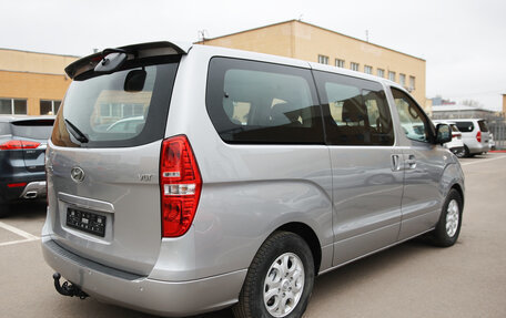 Hyundai Grand Starex Grand Starex I рестайлинг 2, 2015 год, 1 929 000 рублей, 2 фотография