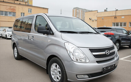 Hyundai Grand Starex Grand Starex I рестайлинг 2, 2015 год, 1 929 000 рублей, 3 фотография