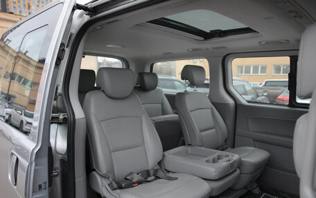 Hyundai Grand Starex Grand Starex I рестайлинг 2, 2015 год, 1 929 000 рублей, 14 фотография