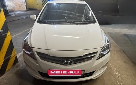 Hyundai Solaris II рестайлинг, 2015 год, 999 999 рублей, 3 фотография