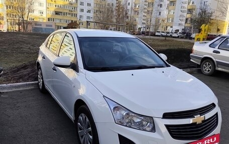 Chevrolet Cruze II, 2013 год, 900 000 рублей, 4 фотография