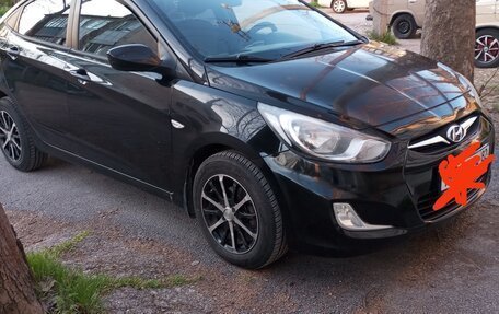 Hyundai Solaris II рестайлинг, 2011 год, 750 000 рублей, 2 фотография