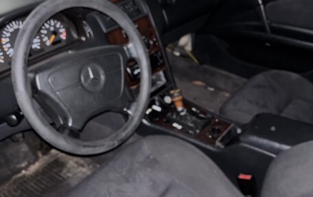 Mercedes-Benz E-Класс, 1997 год, 125 000 рублей, 3 фотография