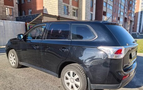 Mitsubishi Outlander III рестайлинг 3, 2014 год, 1 350 000 рублей, 3 фотография