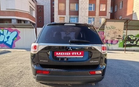 Mitsubishi Outlander III рестайлинг 3, 2014 год, 1 350 000 рублей, 4 фотография