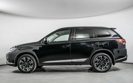 Mitsubishi Outlander III рестайлинг 3, 2022 год, 2 620 000 рублей, 8 фотография