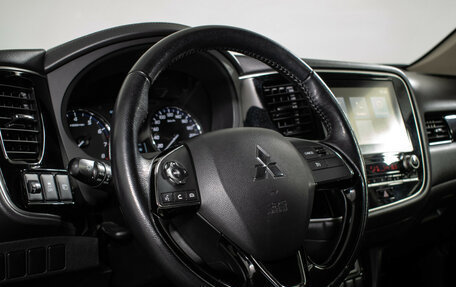 Mitsubishi Outlander III рестайлинг 3, 2022 год, 2 620 000 рублей, 14 фотография